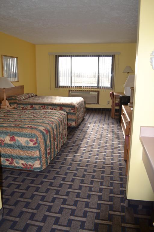 Sky Lodge Inn & Suites - デラバン エクステリア 写真