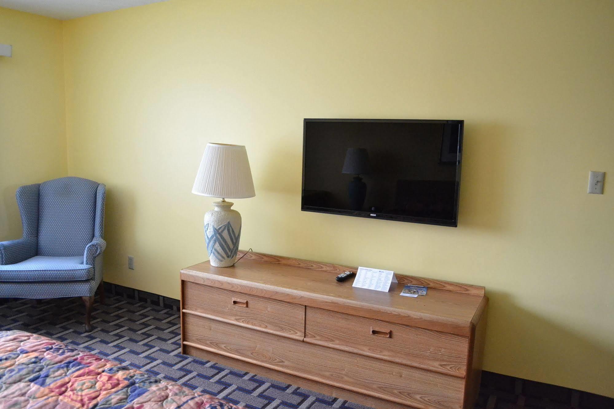 Sky Lodge Inn & Suites - デラバン エクステリア 写真