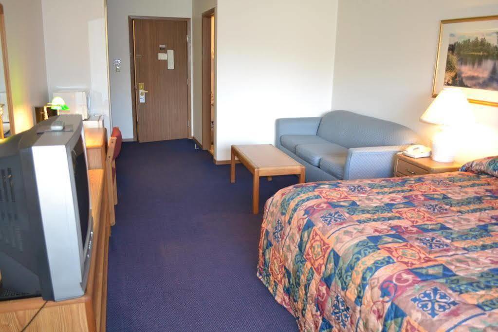 Sky Lodge Inn & Suites - デラバン エクステリア 写真