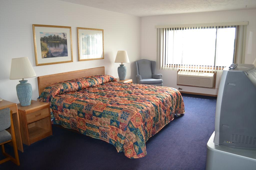 Sky Lodge Inn & Suites - デラバン エクステリア 写真